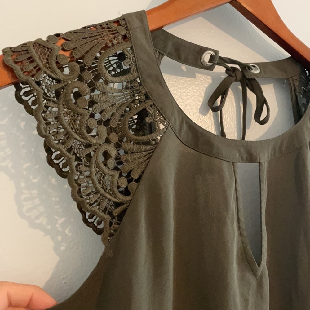 Express Tank Top - Picture 2 of 4